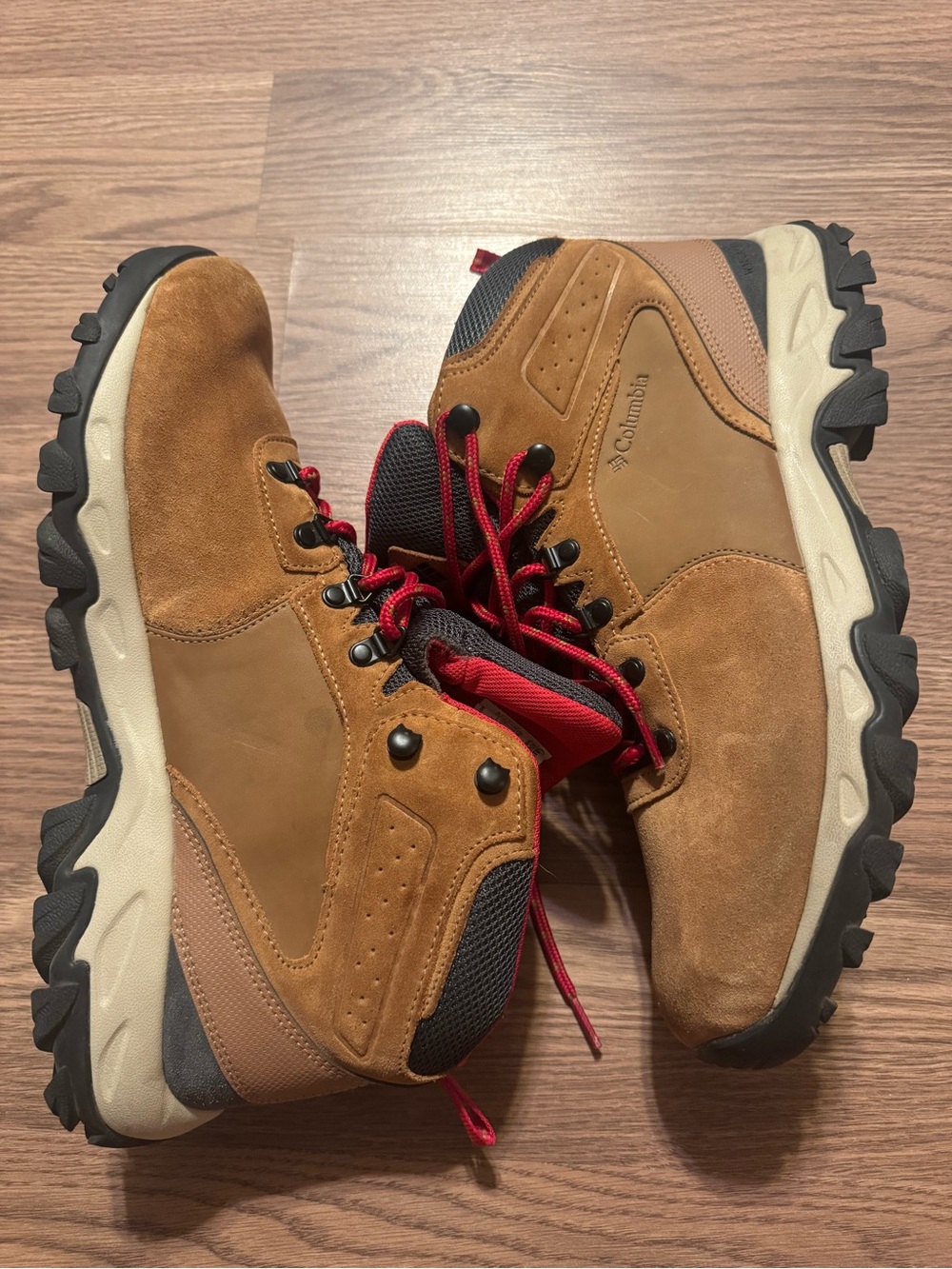 Columbia Men's Tan  Hiking Boots with Red Laces